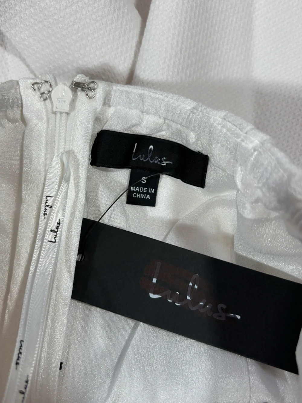 Lulus Women’s Strapless Romper White Peplum Structured Shorts Size Small NWT - Picture 5 of 11